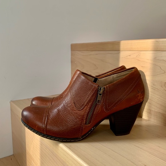 NEW b.ø.c. BORN | 7.5 | C48706 Women Brown Leather Zip Cap Toe  Heel Shoe Bootie - Picture 2 of 6